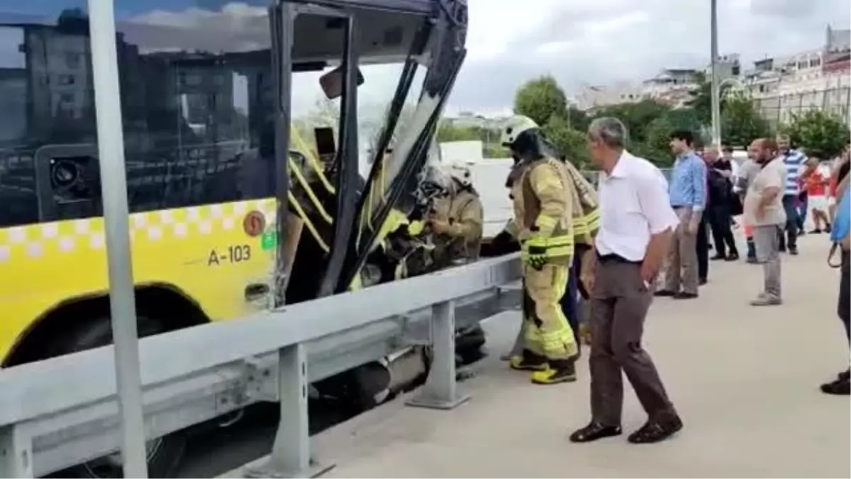 İETT otobüsünün karıştığı kaza - Kapatılan yol, araçların yoldan kaldırılmasıyla normale döndü