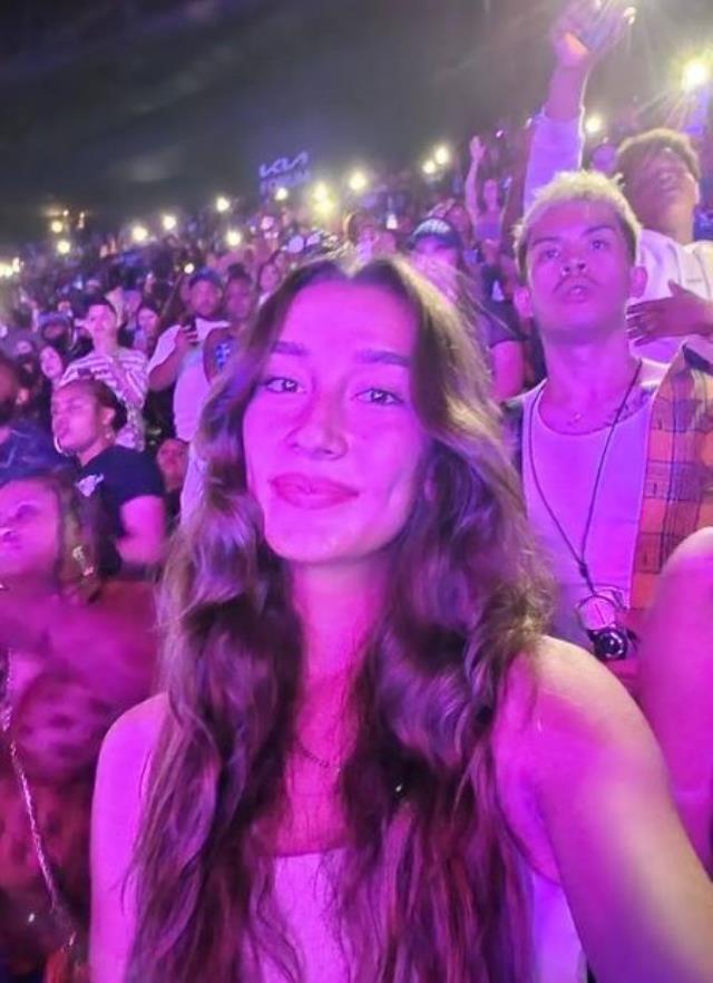 Hande ve Zehra bir araya geldi! Ayna karşısında verdikleri poz hayranlarını mest edecek