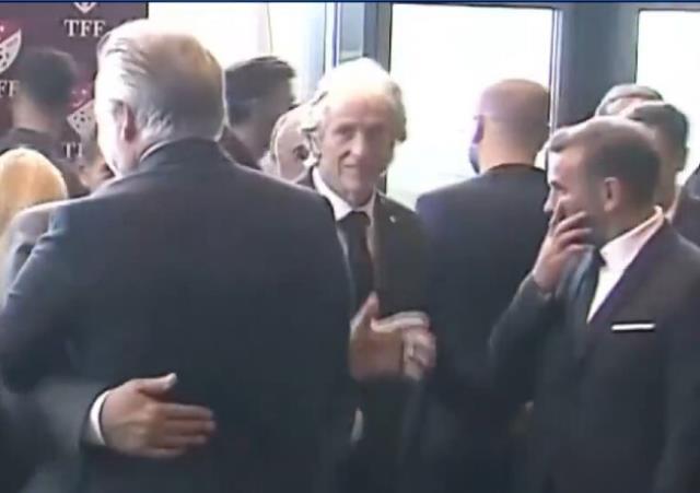 Her şey canlı yayına yansıdı! Jorge Jesus'tan Okan Buruk'a ortalığı ayağa kaldıran hareket