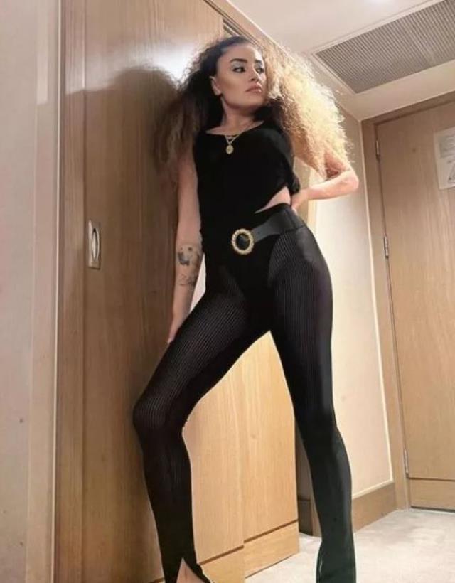 İbrahim Tatlıses'in kızının transparan pantolonu olay oldu: Bütün için görünüyor İbrahim Tatlıses'in kızının transparan pantolonu olay oldu: Bütün için görünüyor