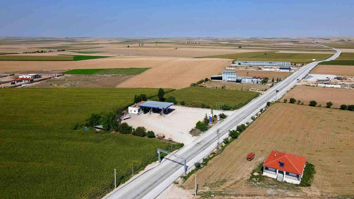 Konya haberleri | Konya Büyükşehir'den Çeltik'e 21,7 kilometre daha mahalle yolu
