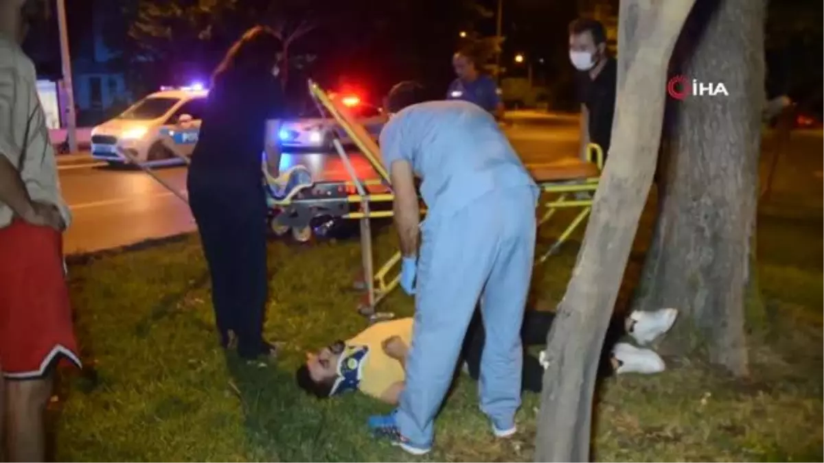 Motosiklet orta refüje çarptı: 1'i ağır 2 yaralı