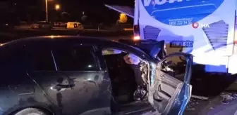 Otomobil yolcu otobüsüne çarptı: 2 ölü