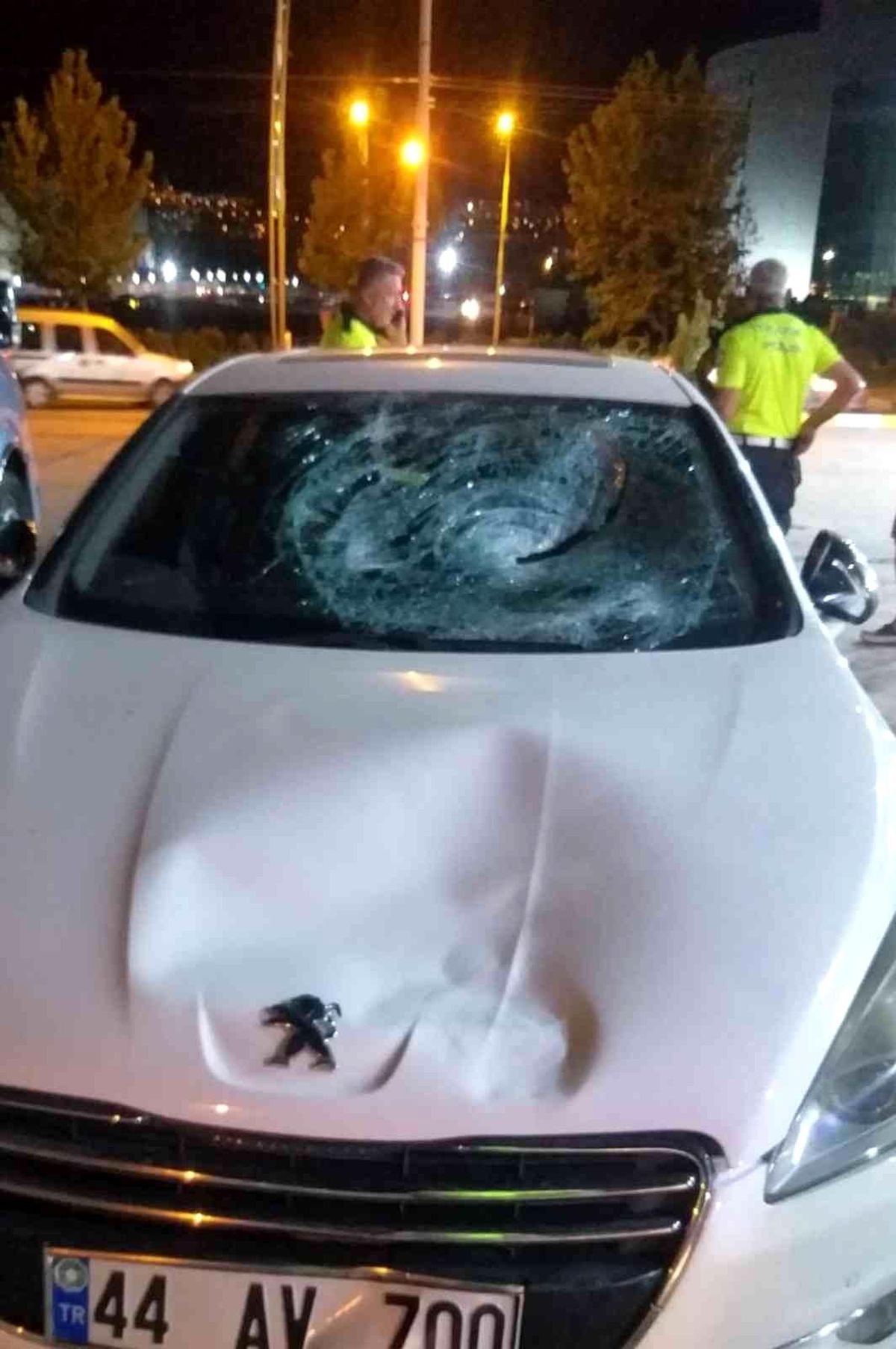 Otomobilin çarptığı yaya ağır yaralandı