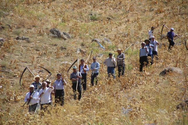 Sanatçı Aydın Aydın'ın 'Tırpankeş' filminin setinde korkutan yangın
