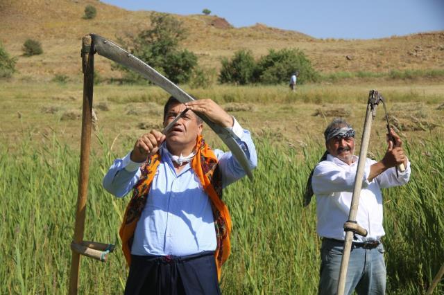 Sanatçı Aydın Aydın'ın 'Tırpankeş' filminin setinde korkutan yangın