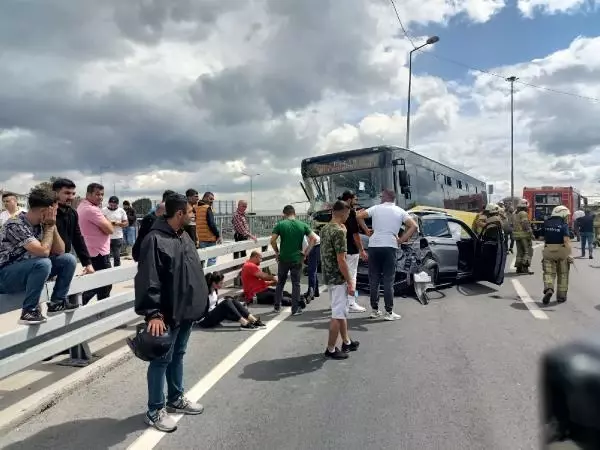 Yenikapı'da İETT otobüsü çok sayıda araca çarptı-1