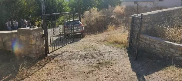 Almanya'dan köyüne döndü; el frenini çekmediği otomobilinin altında kalıp, öldü Almanya'dan köyüne döndü; el frenini çekmediği otomobilinin altında kalıp, öldü