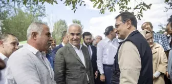 Bakan Dönmez, çiftçiye temiz kaynaktan elektrik sağlayacak MOBİTEM'i inceledi