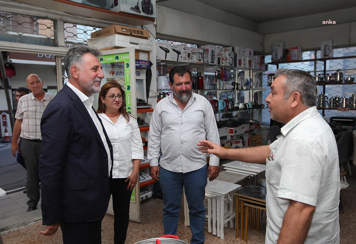 İzmir haberleri... Bayraklı Belediye Başkanı Sandal, Mahalle Gezilerini Sürdürüyor
