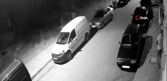Hırsız balkonda asılı olan çamaşırları çaldı... O anlar kamerada