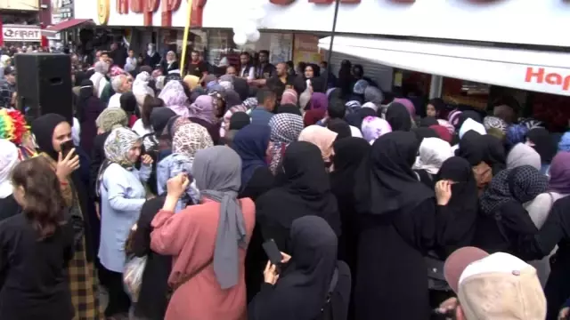 İstanbul'da indirim izdihamı: Mağazanın kepenkleri kapatıldı