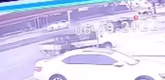 Son dakika 3. sayfa: Motosikletin kamyonete çarptığı kaza kamerada