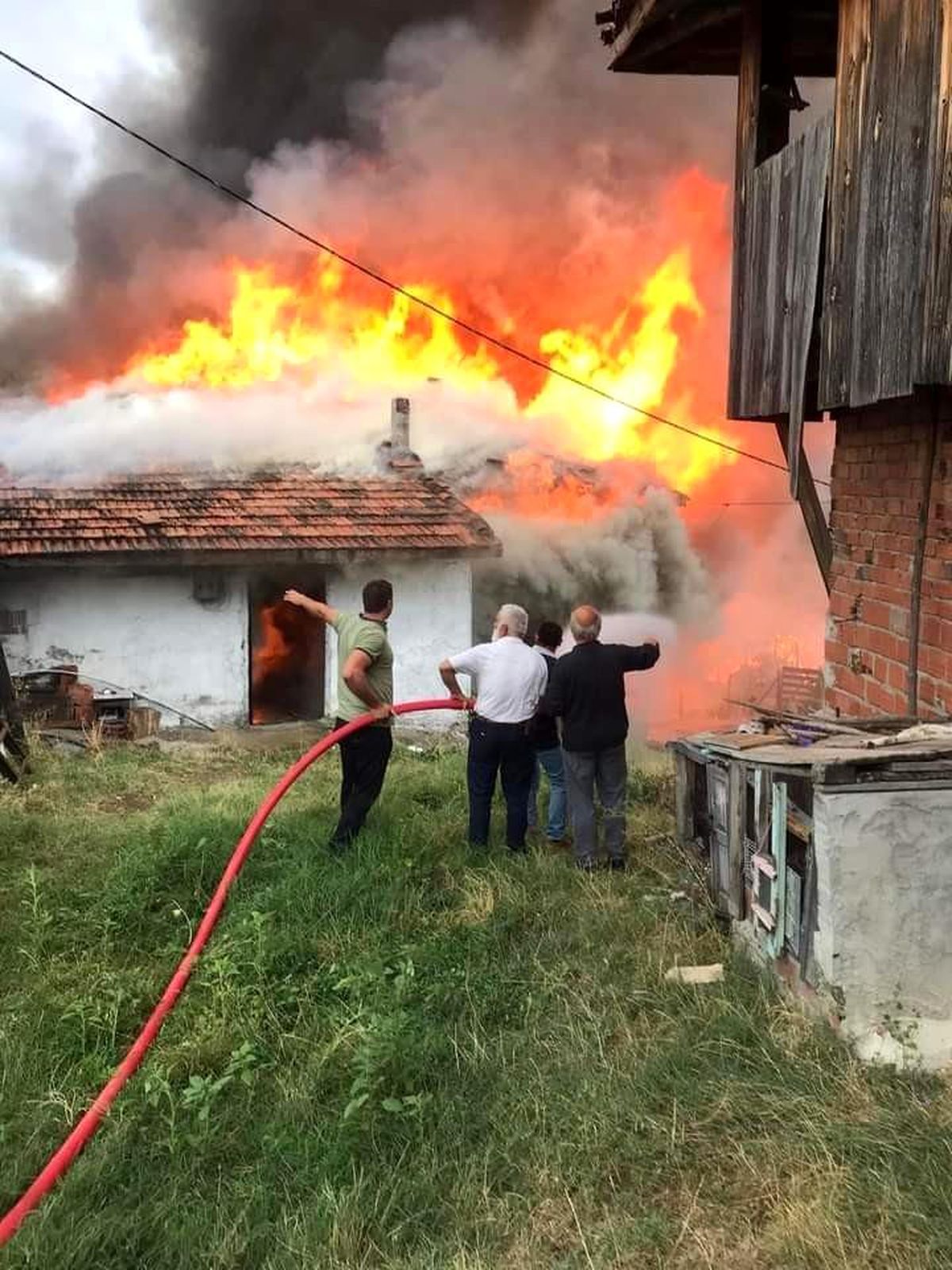 Sinop haberi: Sinop'ta Yangın: 5 Ev ve 1 Ambar Kullanılamaz Hale Geldi