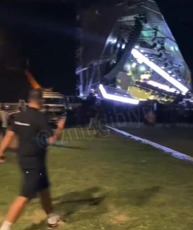 Tarkan'ın İzmir'deki konseri öncesi facia! Sahne çöktü, çalışanlar altında kaldı