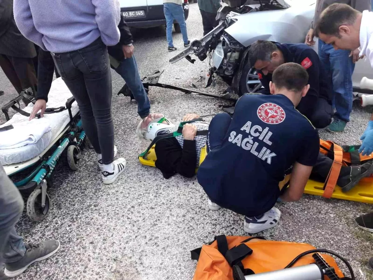 Tokat haberi | Tokat'ta iki otomobilin çarpıştığı kazada 4 kişi yaralandı