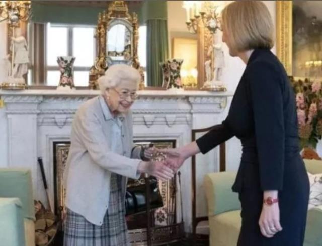 2. Elizabeth öldü mü? Kraliçe Elizabeth öldü mü, yaşıyor mu? Sağlık durumu nasıl? 2. Elizabeth öldü mü? Kraliçe Elizabeth öldü mü, yaşıyor mu? Sağlık durumu nasıl?