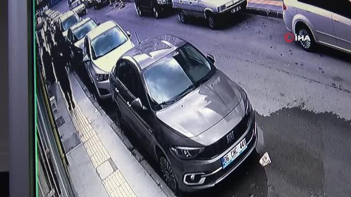 Son Dakika | Ebeveynlerinin yanında bisiklet çalan küçük çocuk kamerada