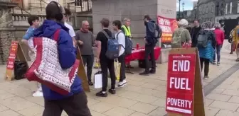 EDİNBURGH - İskoç Sosyalist Partisi üyeleri enerji fiyatlarındaki artışı protesto etti