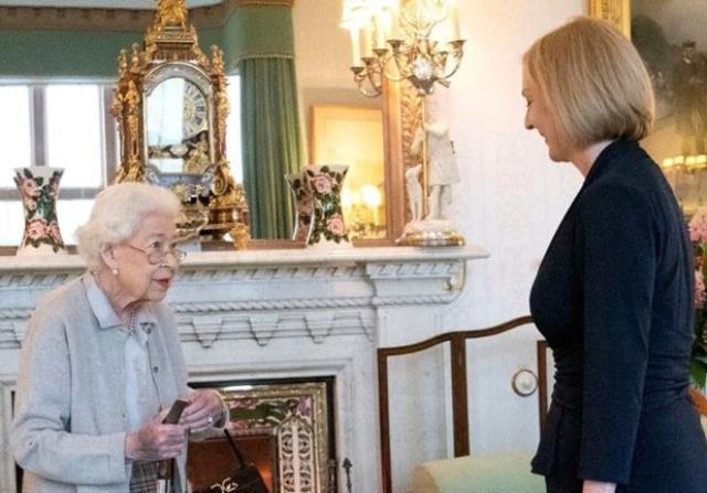 İngiltere'nin yeni Kraliçesi ve Kralı kim olacak? İngiltere'nin yeni kralı Prens Charles mi oldu?