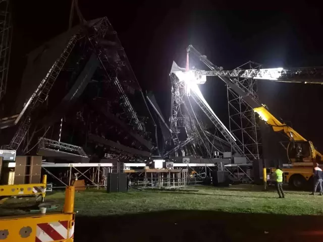 İzmir gündem haberi: İzmir'de Tarkan konseri öncesi çöken platformda incelemeler gerçekleştirildi