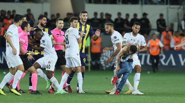 Josef de Souza kırmızı kart iptal edildi mi? Josef de souza kaç maç ceza alacak? Josef de Souza derbide oynayacak mı?