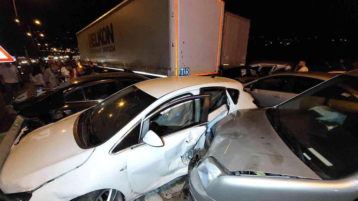 Samsun'da feci kaza! 23 araç birbirine girdi, 18 kişi yaralandı