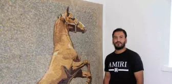 Topladığı atık taşları sanat eserine dönüştürüyor