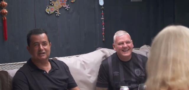 Acun Ilıcalı, evine Türk bayrağı asan Hull City taraftarını ziyaret etti