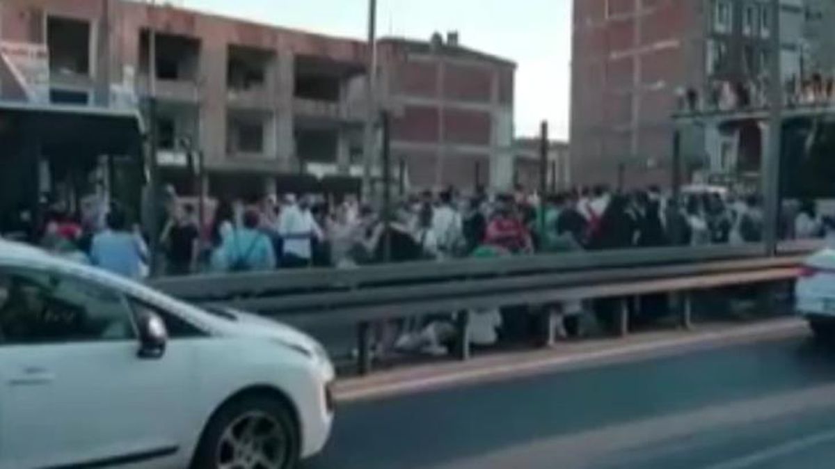 Son dakika! Avcılar'da iki metrobüs kafa kafaya çarpıştı: 99 yaralı