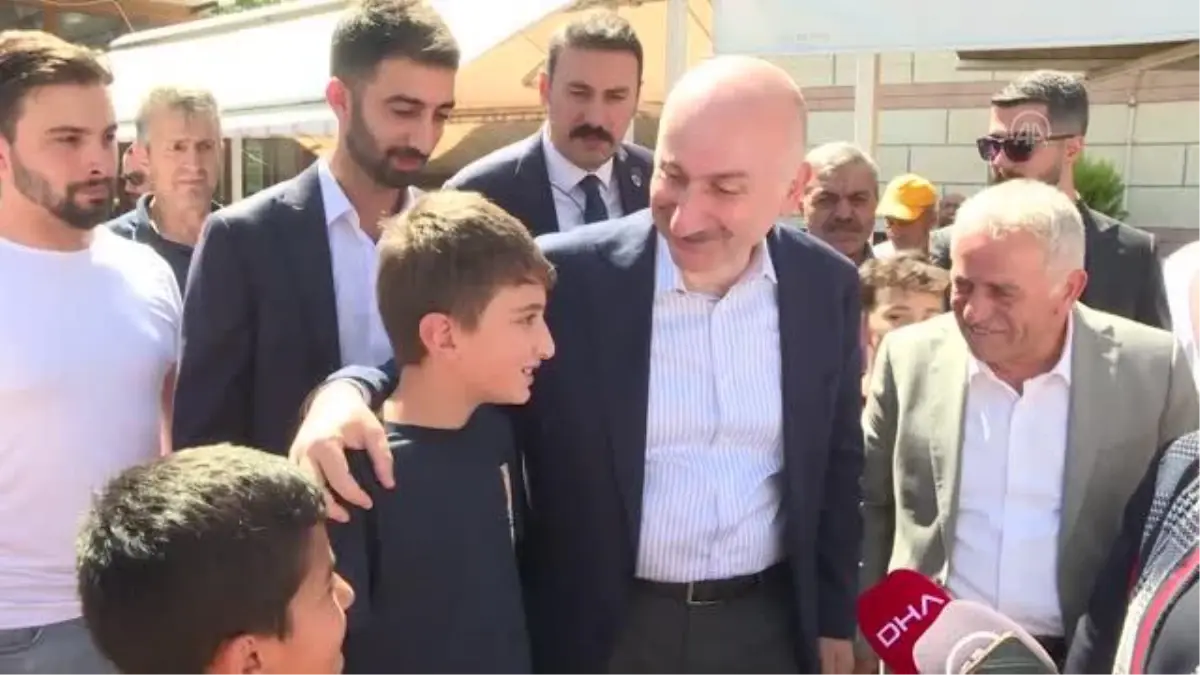 Bakan Karaismailoğlu, Sancaktepe'de esnafı ziyaret etti