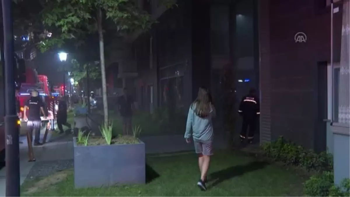 Bayrampaşa'da bir binada çıkan yangın söndürüldü