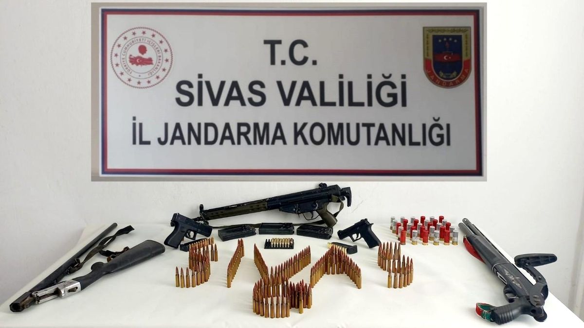 Göçerlerin çadırlarından adeta cephanelik çıktı