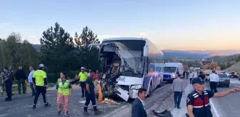 Kastamonu haberi | Kastamonu'da yolcu otobüsü ile traktör çarpıştı: Ölü ve yaralılar var