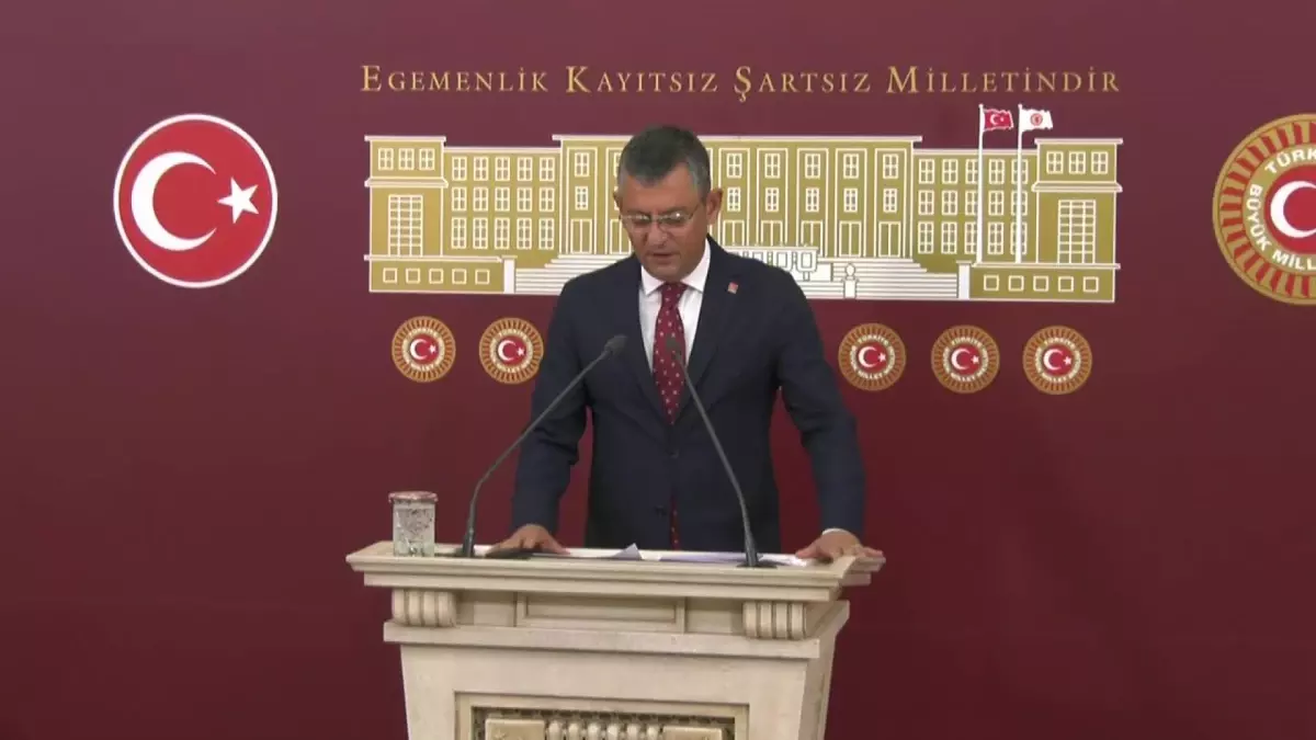 Özgür Özel'den Cumhurbaşkanı Erdoğan'a: 'Abdullah Öcalan'a Mektup Yazdırdınız. O Mektubu İstanbul'un Göbeğinde Okuttunuz. Abdullah Öcalan, Senin...