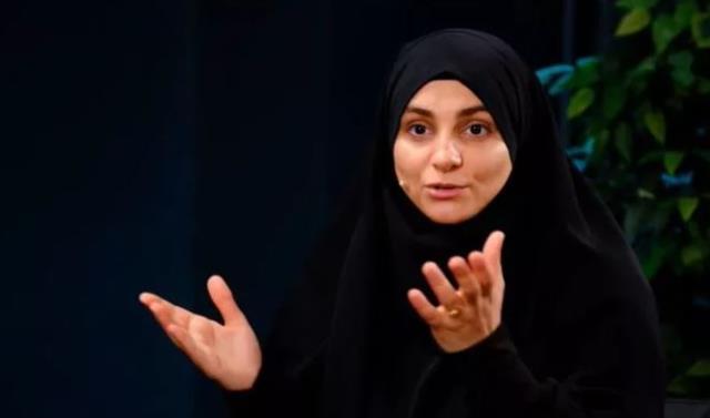 Popstar yarışmasıyla ünlenen Özlem, sahnesine gelen kadının tek sözüyle şarkıcılığı bırakıp tesettüre girdi Popstar yarışmasıyla ünlenen Özlem, sahnesine gelen kadının tek sözüyle şarkıcılığı bırakıp tesettüre girdi