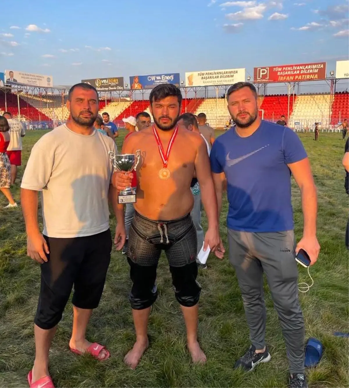 Sakarya haberi: Sakarya Büyükşehir'in pehlivanı Elmalı'da boş geçmedi