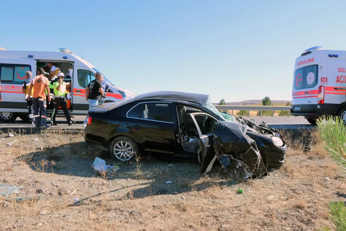 Seyir halindeki tıra arkadan çarpan otomobildeki biri çocuk 7 kişi yaralandı