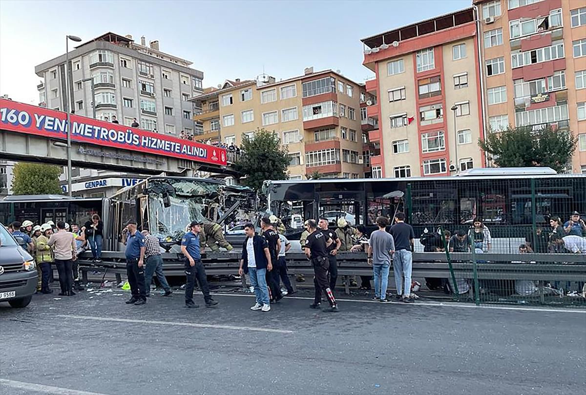 Son Dakika: İstanbul Valisi Ali Yerlikaya'dan Avcılar'daki metrobüs kazasına ilişkin ilk açıklama: 42 hemşehrimiz yaralandı