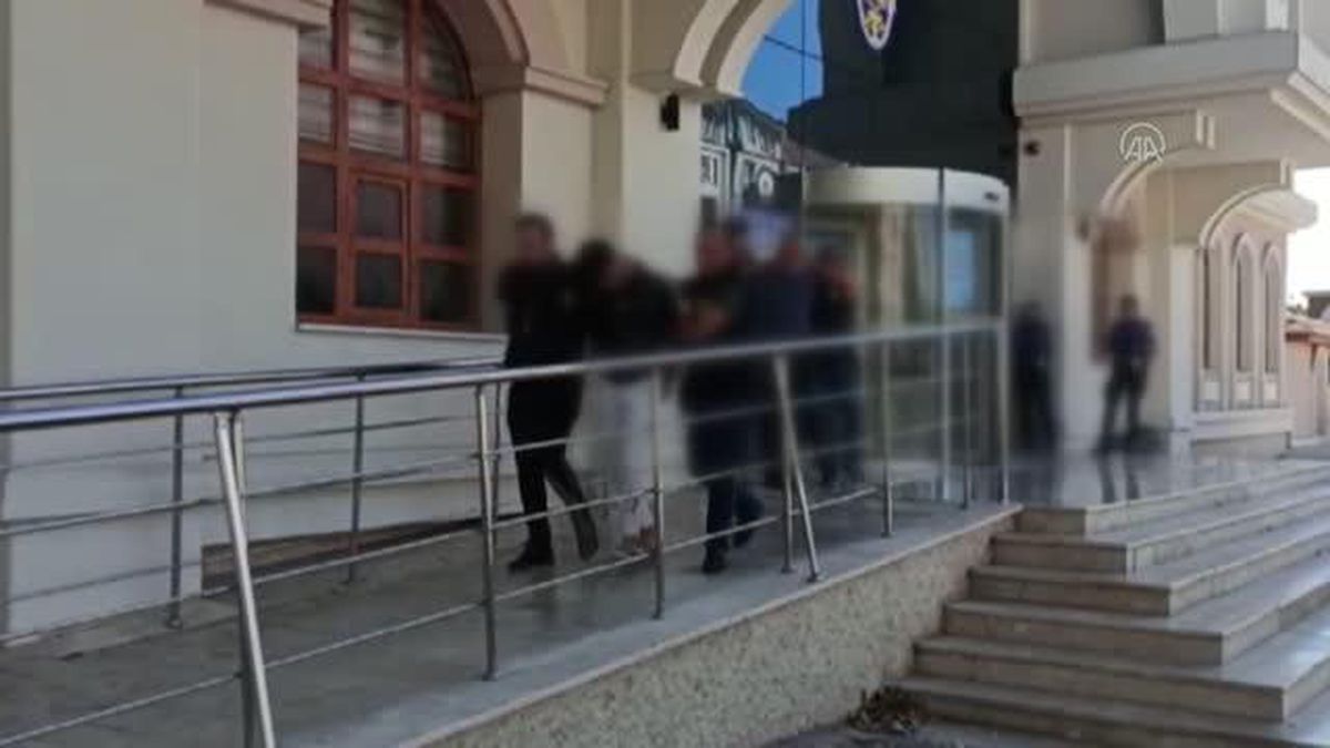 Son dakika haberi! Trafikte yol verme kavgasına ilişkin 6 kişi gözaltına alındı