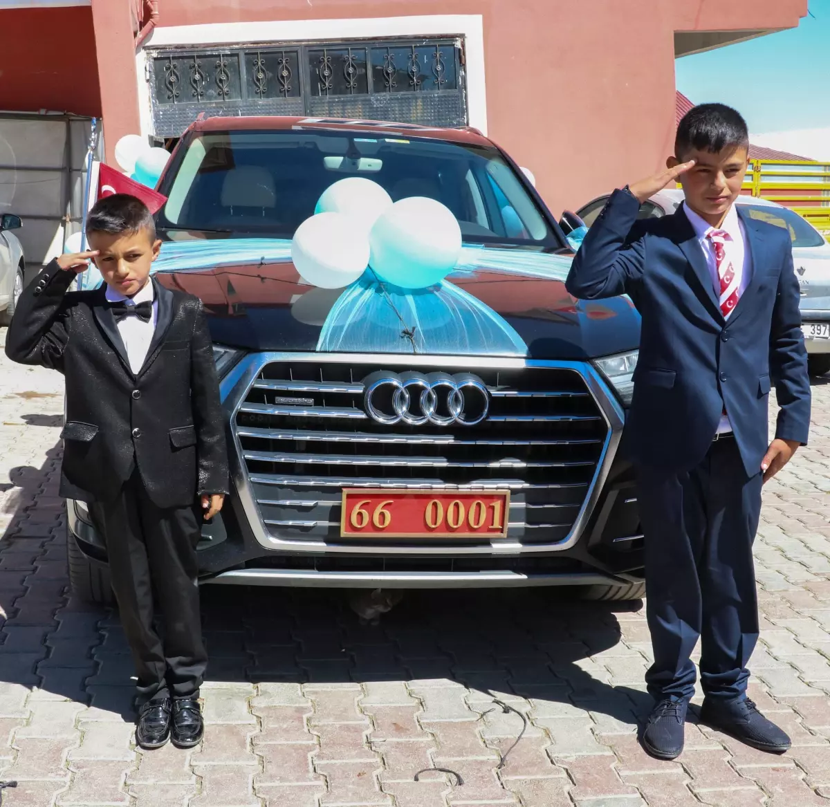 Yozgat gündem haberleri: Yozgat Valisi Polat'ın makam otomobili şehit çocuklarının sünnet aracı oldu