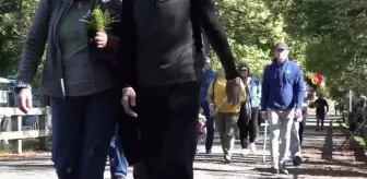 ABERDEENSHİRE - İskoçya'da halk, Balmoral Kalesi'nin önüne çiçek bıraktı (2)