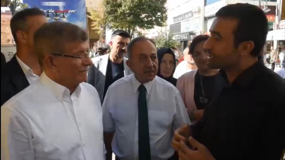 Davutoğlu'na Dert Yanan Bir Çiftçi: 'Tarım Bu Halkın Can Damarı. Çiftçilerden Vazgeçtilerse Her Şey Bitmiş Demektir'