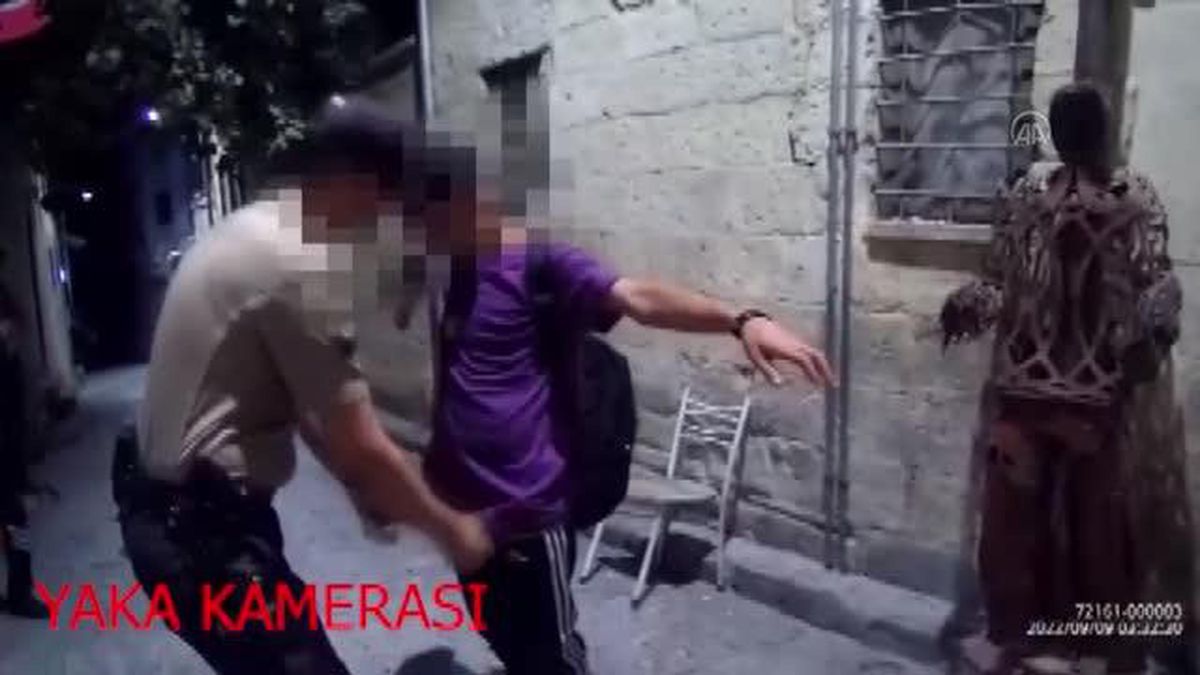 Gaziantep gündem haberi... Gaziantep'te bir araçtan hırsızlık iddiasıyla bir zanlı yakalandı