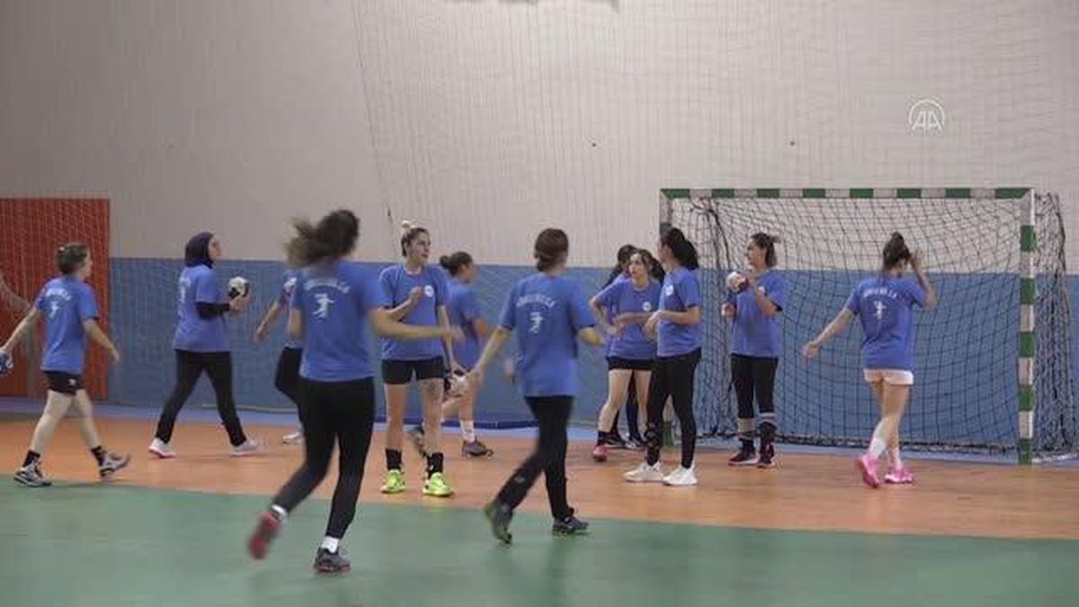 Hentbol liginin 'gol kraliçesi' Perihan Topaloğlu Acar'a göre başarısının sırrı hırsı