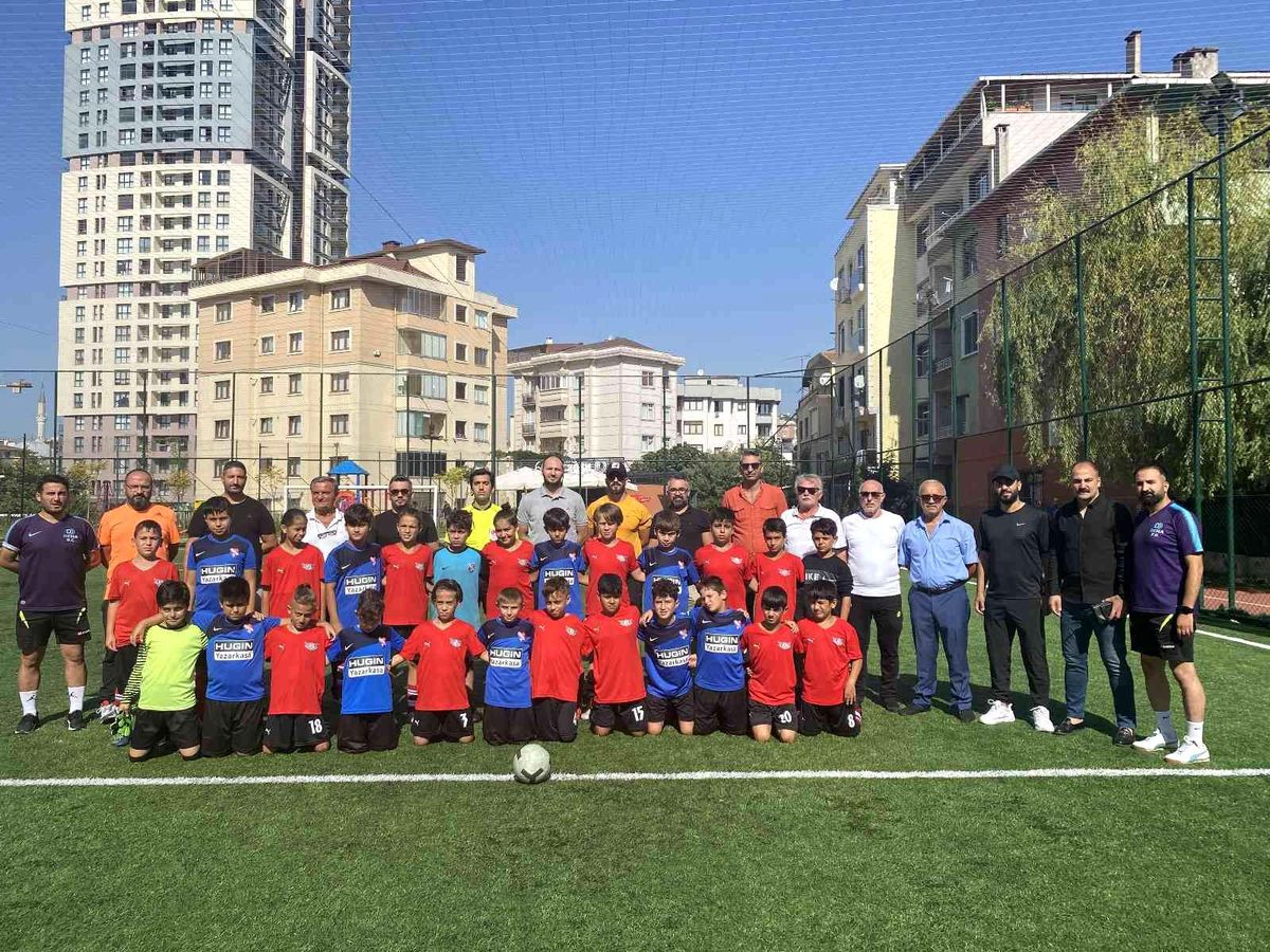 Kartal Belediyesi'nden futbolun efsane ismi Metin Oktay'a vefa turnuvası