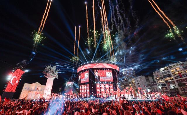 Kutlamalara damga vurdu! Tunç Soyer'in Osmanlı ile ilgili sözleri sosyal medyayı ikiye böldü