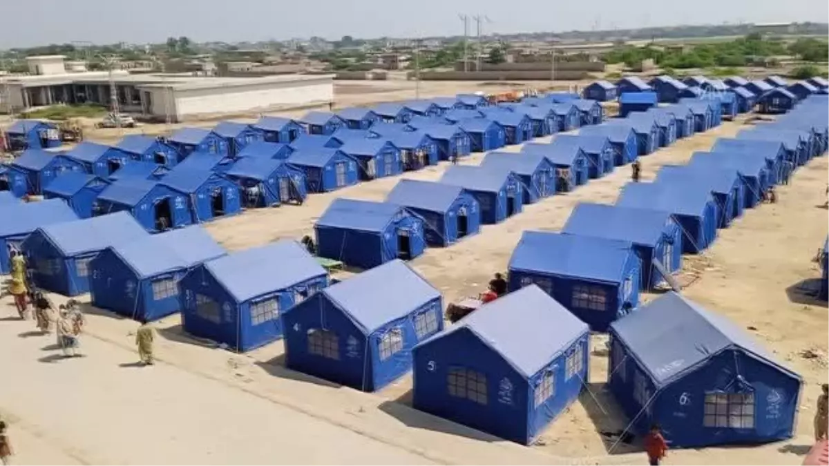 Son dakika gündem: Pakistan'da sel mağduru çocuklar derme çatma okullarda eğitim görüyor