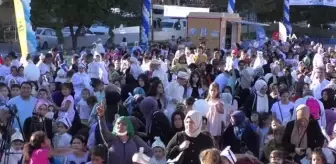 Sultangazi'de sünnet şöleni renkli görüntülere sahne oldu