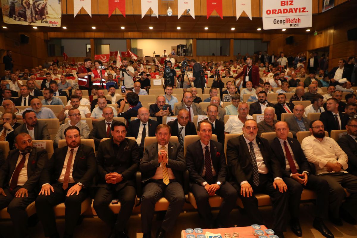 Erbakan: '(6'lı masa) Artık bunlar altın güne döndü. Toplanıp fotoğraf çektirip dağılıyorlar'